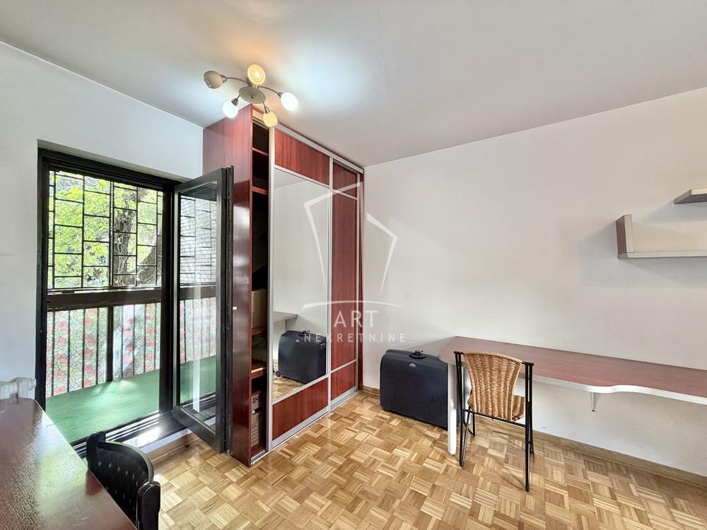 Stan na prodaju u Beogradu, Mirijevo, trosoban, 71m2, cena 173500 evra