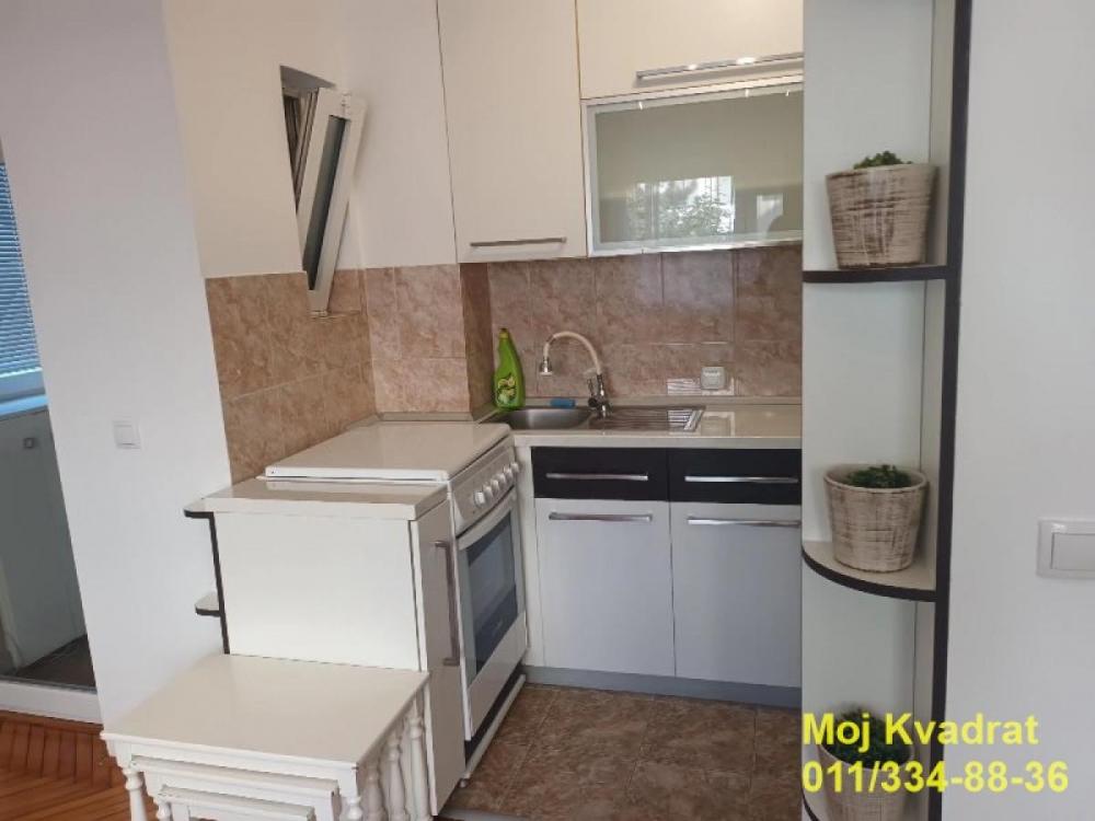 Stan na prodaju u Beogradu, Zeleno brdo, jednoiposoban, 44m2, cena 134900 evra