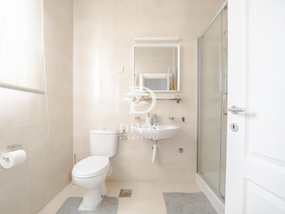 Stan na prodaju u Beogradu, Vračar, trosoban, 85m2, cena 330000 evra