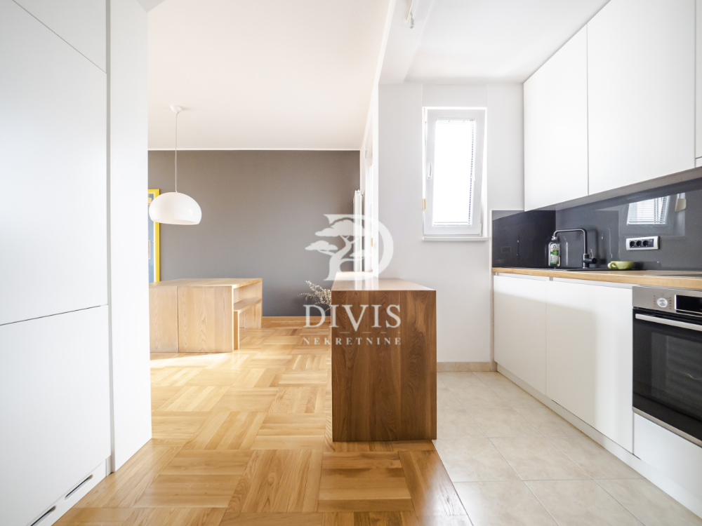 Stan na prodaju u Beogradu, Vračar, trosoban, 85m2, cena 330000 evra