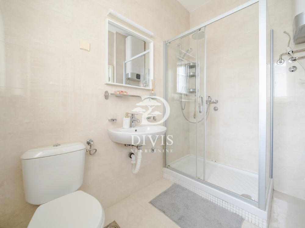 Stan na prodaju u Beogradu, Vračar, trosoban, 85m2, cena 330000 evra