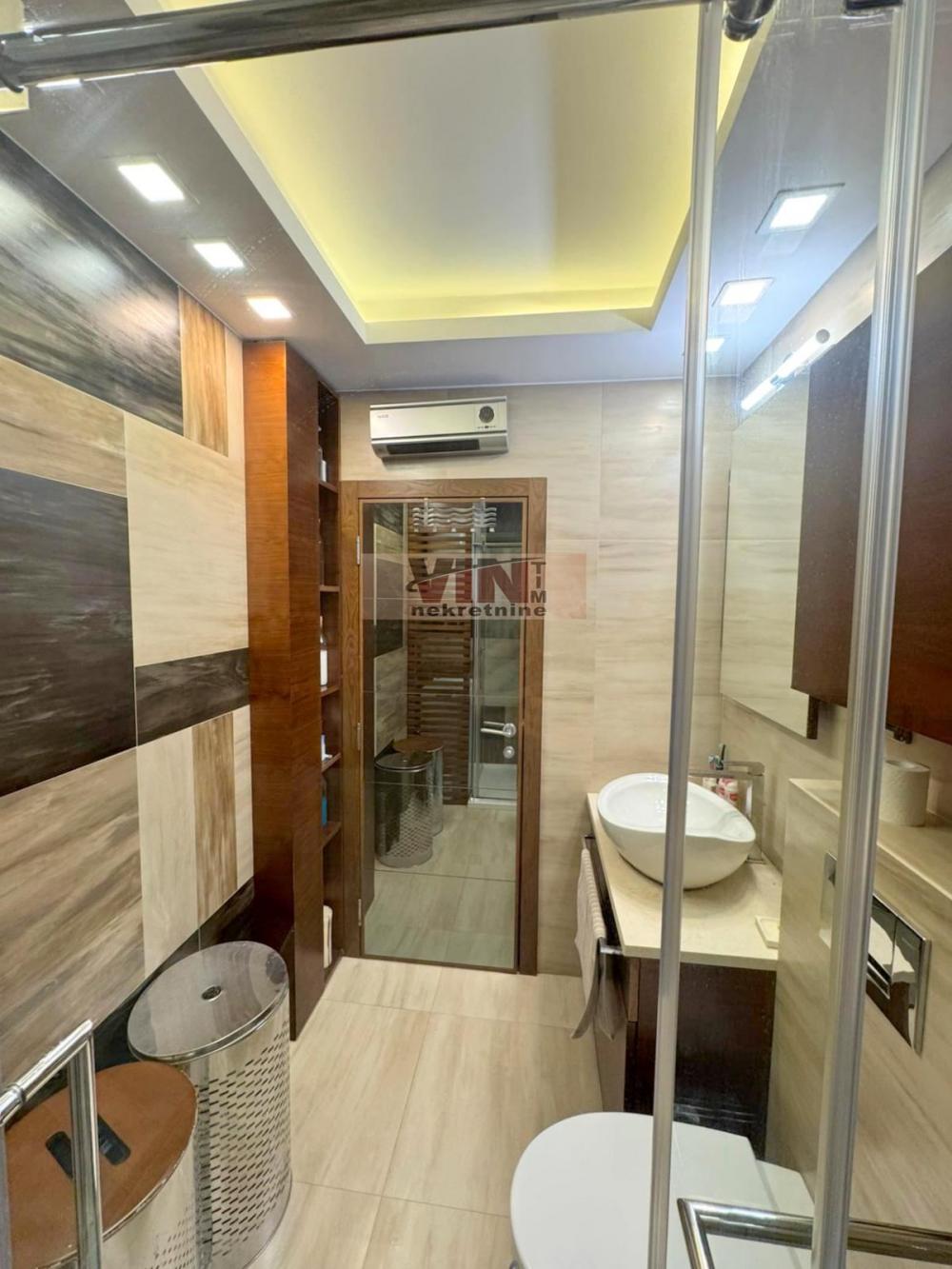 Stan na prodaju u Beogradu, Novi Beograd blok 70 (Kineski TC), dvosoban, 62m2, cena 239700 evra