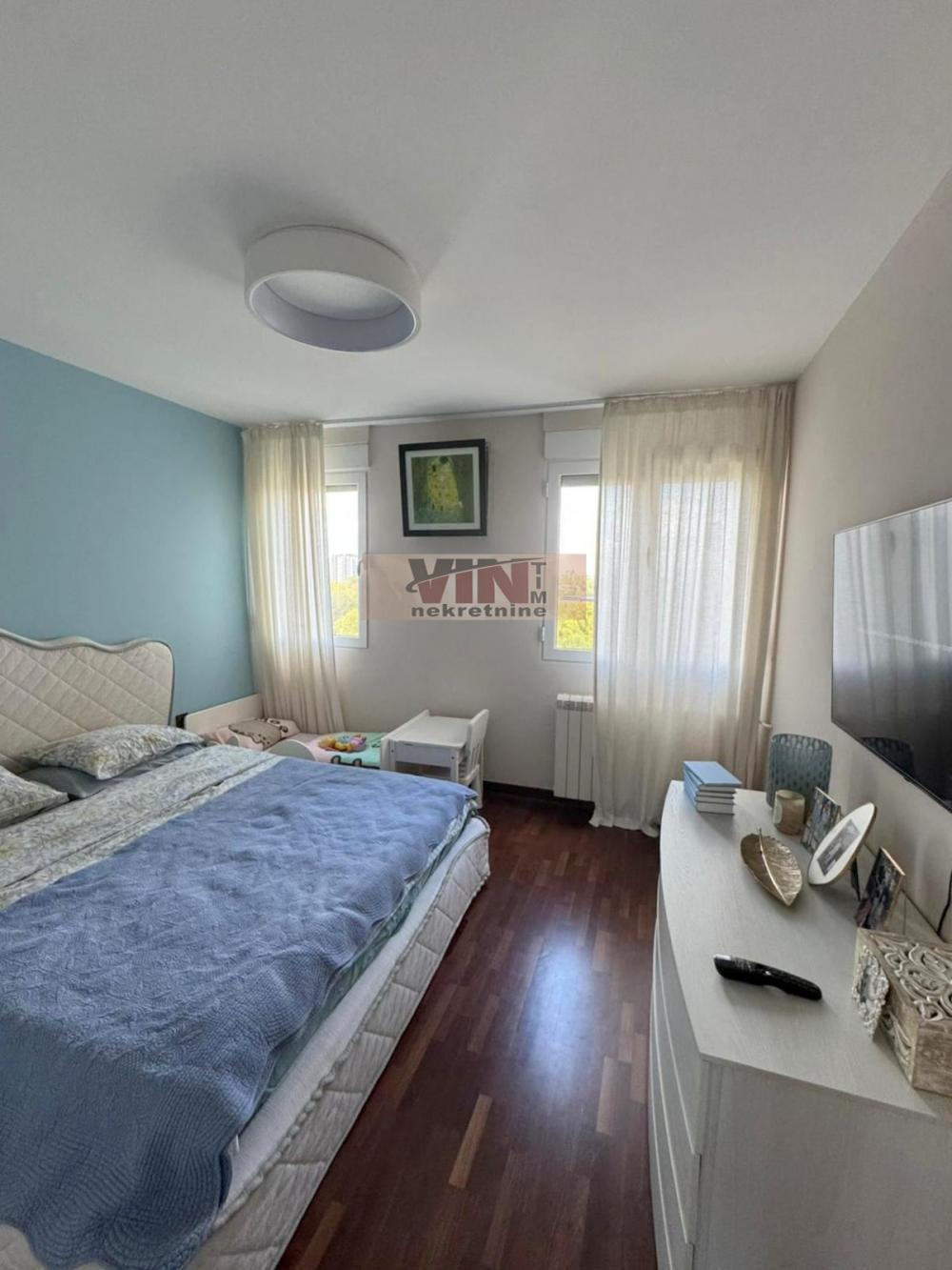 Stan na prodaju u Beogradu, Novi Beograd blok 70 (Kineski TC), dvosoban, 62m2, cena 239700 evra
