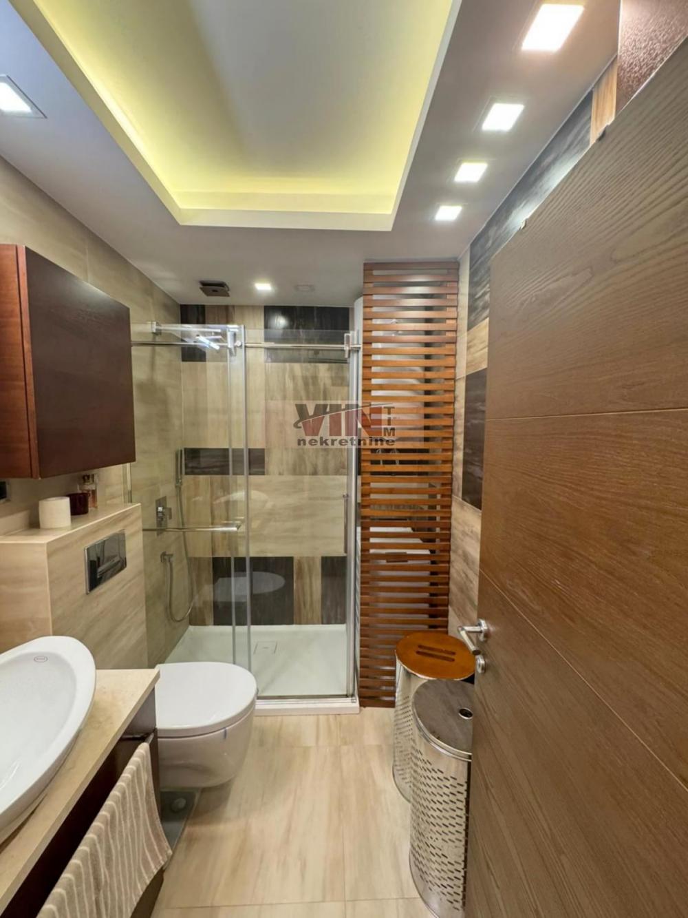 Stan na prodaju u Beogradu, Novi Beograd blok 70 (Kineski TC), dvosoban, 62m2, cena 239700 evra