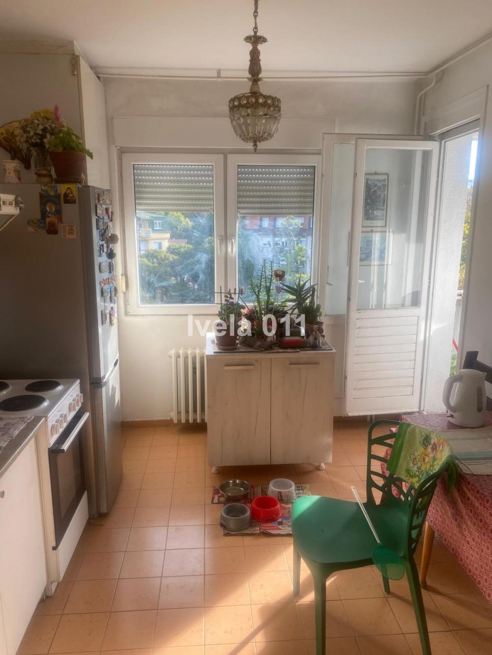 Stan na prodaju u Beogradu, Činovnička kolonija, trosoban, 79m2, cena 180000 evra