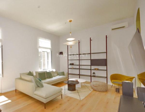 Stan na prodaju u Beogradu, Knez Mihailova, dvoiposoban, 130m2, cena 749900 evra