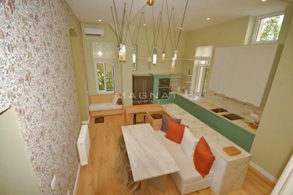 Stan na prodaju u Beogradu, Knez Mihailova, dvoiposoban, 130m2, cena 840000 evra