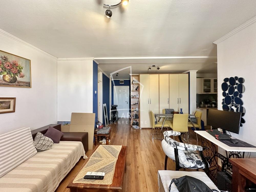 Stan na prodaju u Beogradu, Novi Beograd blok 70 (Kineski TC), dvoiposoban, 59m2, cena 205000 evra