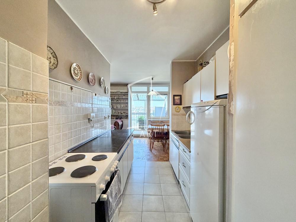 Stan na prodaju u Beogradu, Voždovac, trosoban, 81m2, cena 219000 evra