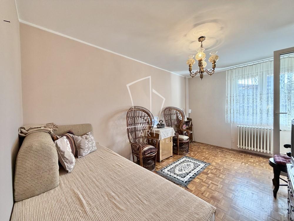 Stan na prodaju u Beogradu, Voždovac, trosoban, 81m2, cena 219000 evra