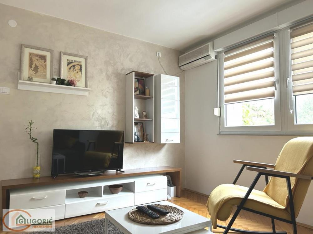Stan na prodaju u Beogradu, Karaburma, dvosoban, 49m2, cena 165000 evra