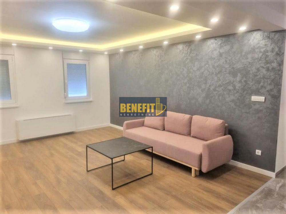 Stan na prodaju u Beogradu, Gornji grad, trosoban, 68m2, cena 230000 evra