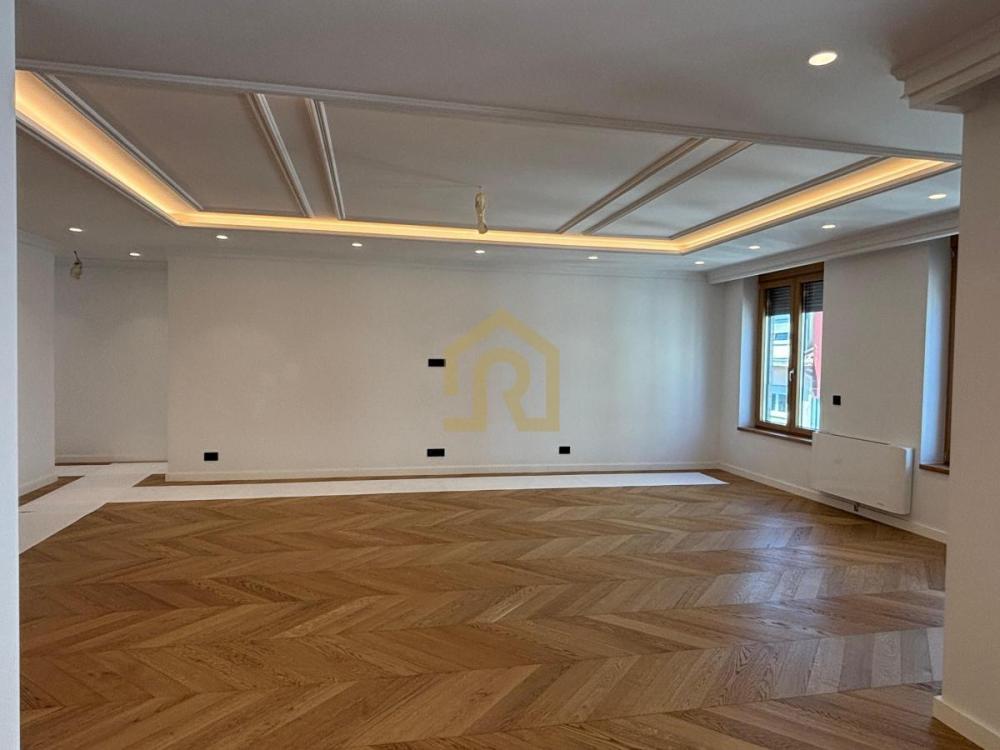 Stan na prodaju u Beogradu, Vračar (Hram), 227m2, cena 1276296 evra