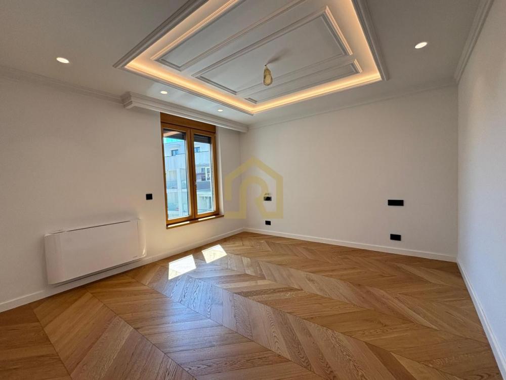 Stan na prodaju u Beogradu, Vračar (Hram), 227m2, cena 1276296 evra