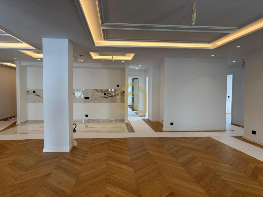 Stan na prodaju u Beogradu, Vračar (Hram), 227m2, cena 1276296 evra