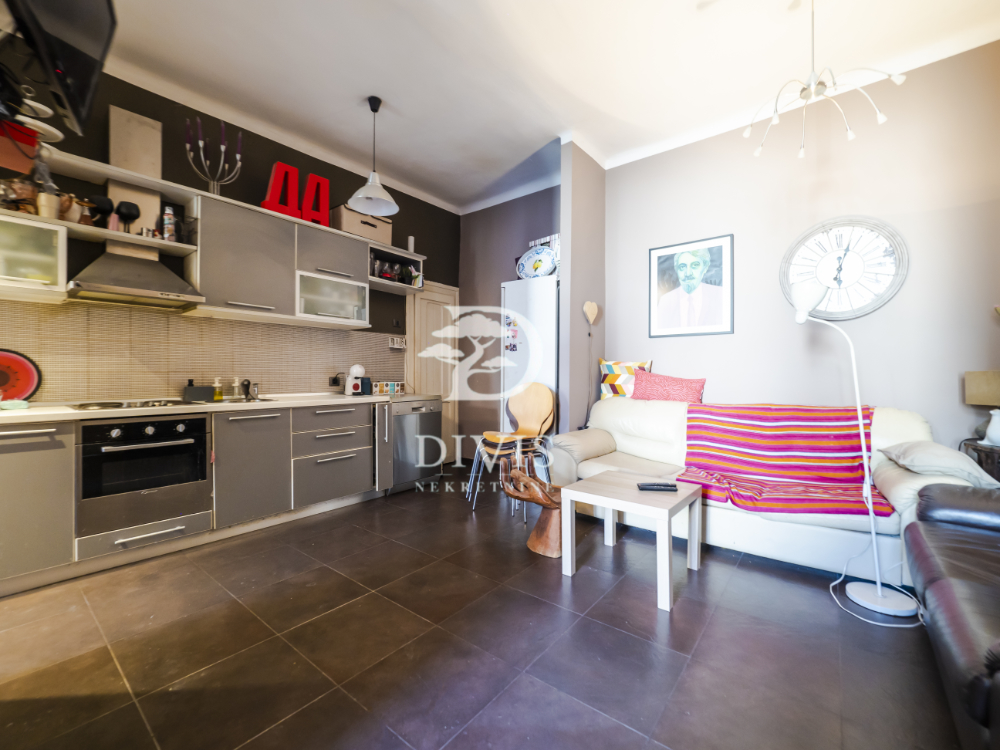 Stan na prodaju u Beogradu, Terazije, cetvorosoban, 81m2, cena 405000 evra