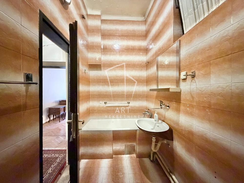 Stan na prodaju u Beogradu, Stari grad, trosoban, 57m2, cena 247000 evra