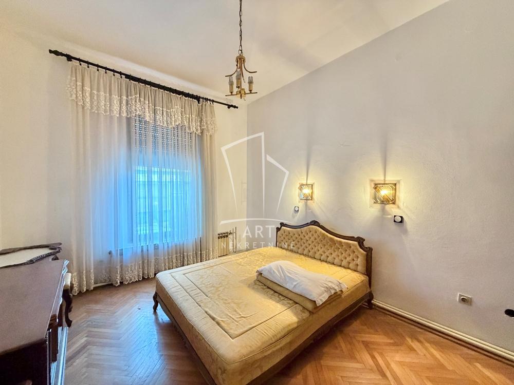 Stan na prodaju u Beogradu, Stari grad, trosoban, 57m2, cena 247000 evra