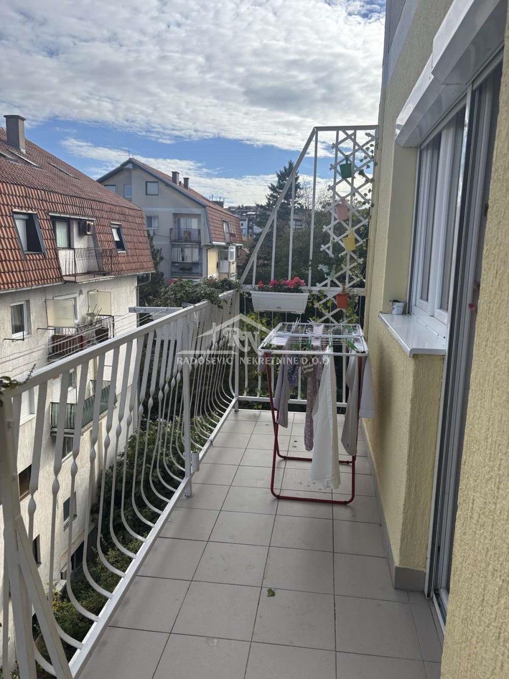 Stan na prodaju u Beogradu, Čukarica, dvoiposoban, 66m2, cena 120000 evra