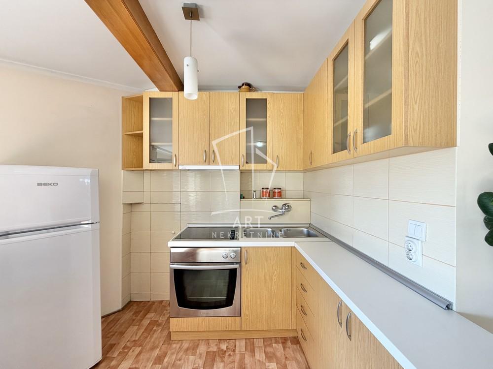 Stan na prodaju u Beogradu, Vračar (Hram), trosoban, 85m2, cena 265000 evra