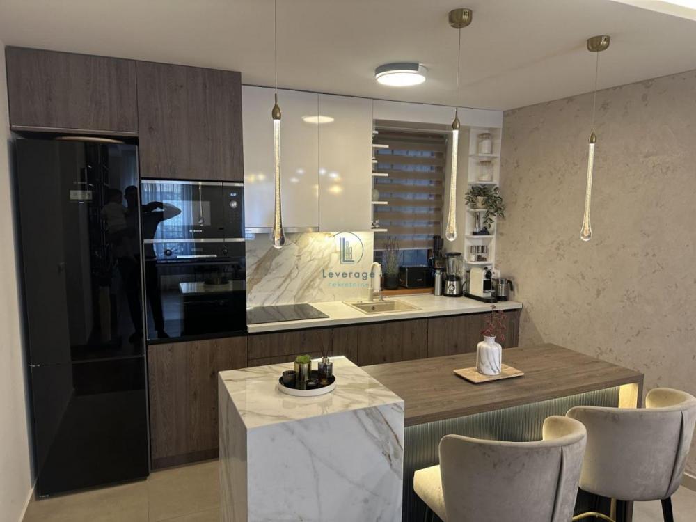 Stan na prodaju u Beogradu, Južni bulevar, troiposoban, 110m2, cena 395000 evra