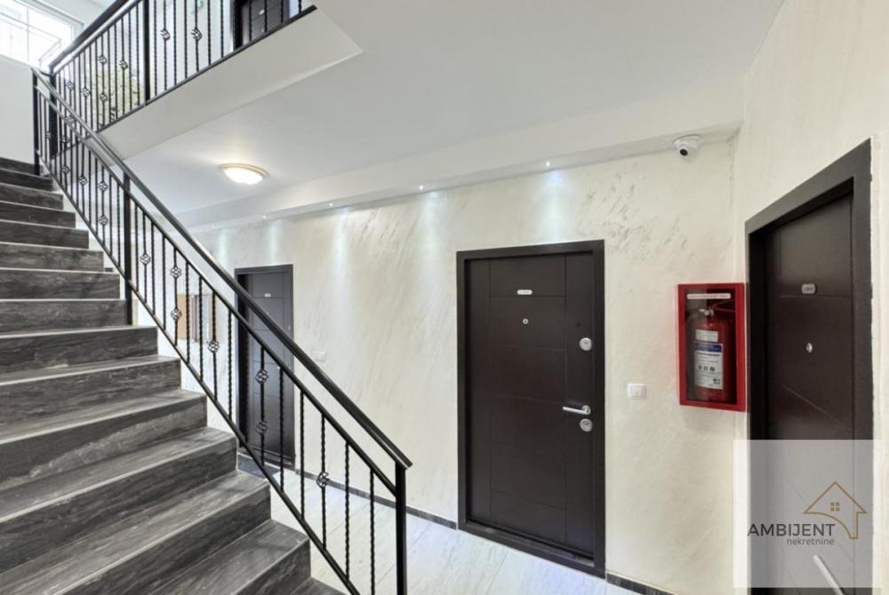 Stan na prodaju u Beogradu, Surčin, dvoiposoban, 50m2, cena 142500 evra