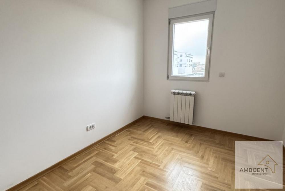 Stan na prodaju u Beogradu, Surčin, trosoban, 69m2, cena 179400 evra