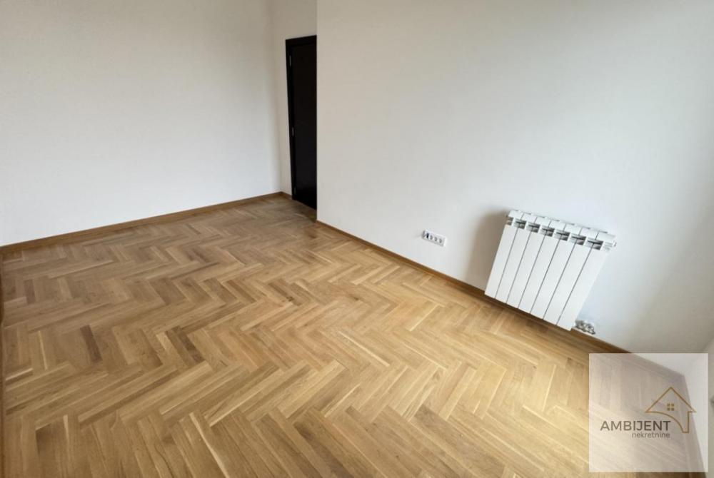 Stan na prodaju u Beogradu, Surčin, trosoban, 69m2, cena 179400 evra