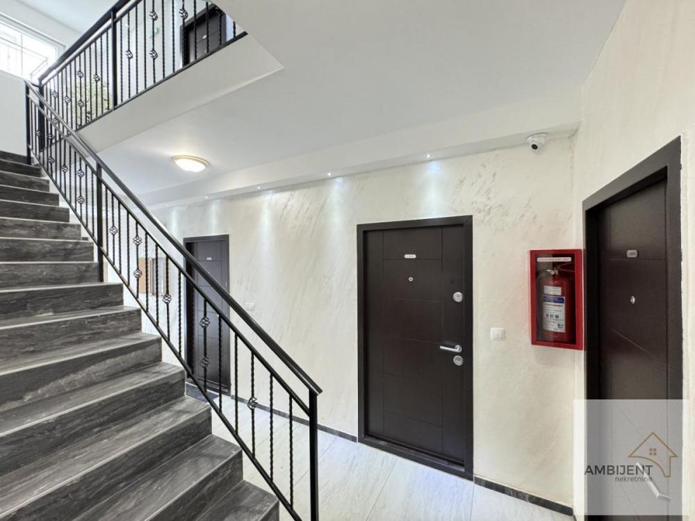 Stan na prodaju u Beogradu, Surčin, trosoban, 73m2, cena 178800 evra