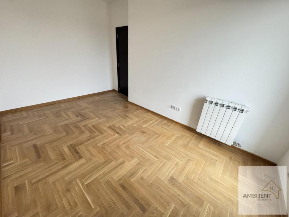 Stan na prodaju u Beogradu, Surčin, trosoban, 73m2, cena 178800 evra