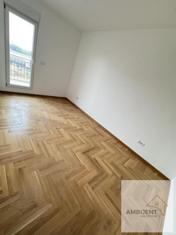 Stan na prodaju u Beogradu, Surčin, trosoban, 73m2, cena 178800 evra