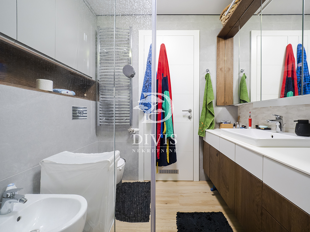 Stan na prodaju u Beogradu, Novi Beograd blok 65, trosoban, 119m2, cena 490000 evra