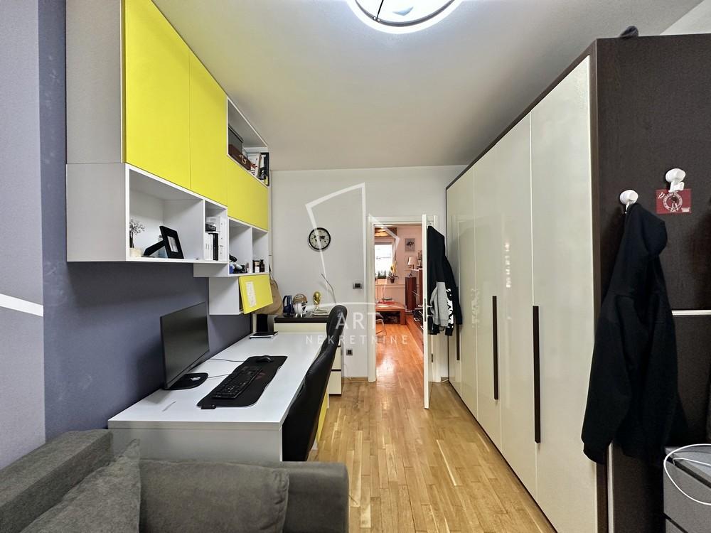Stan na prodaju u Beogradu, Cvetkova pijaca, trosoban, 48m2, cena 255000 evra