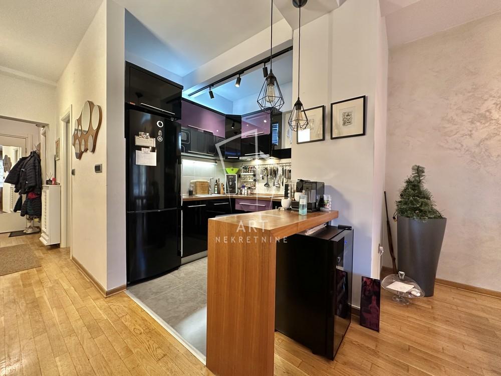 Stan na prodaju u Beogradu, Cvetkova pijaca, trosoban, 48m2, cena 255000 evra