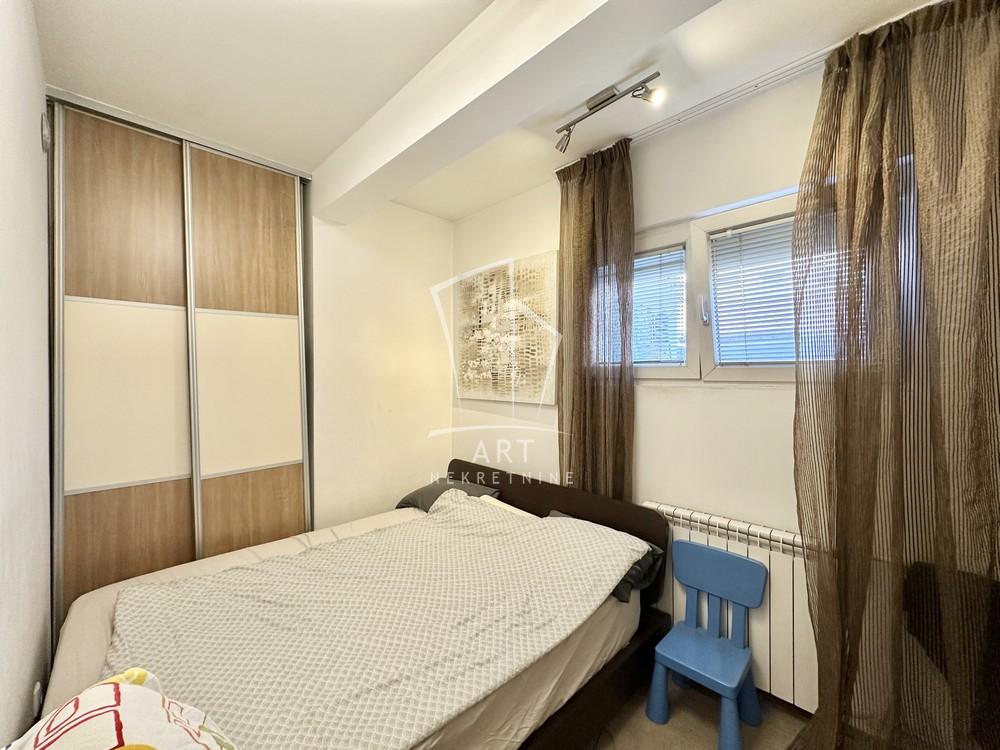 Stan na prodaju u Beogradu, Cvetkova pijaca, trosoban, 48m2, cena 255000 evra