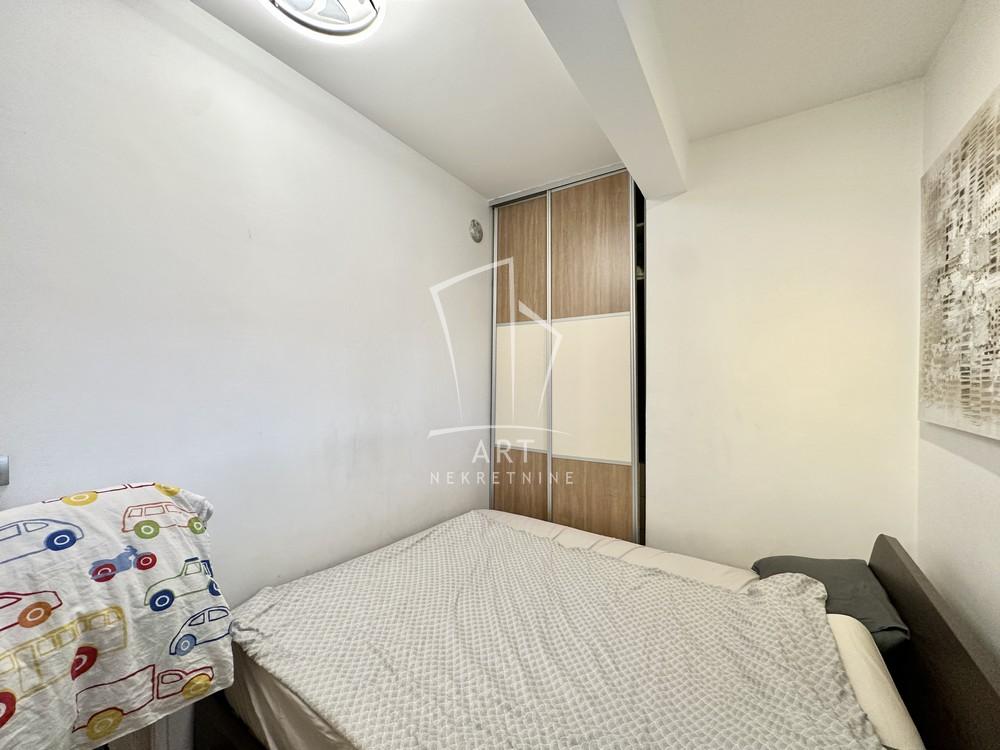 Stan na prodaju u Beogradu, Cvetkova pijaca, trosoban, 48m2, cena 255000 evra
