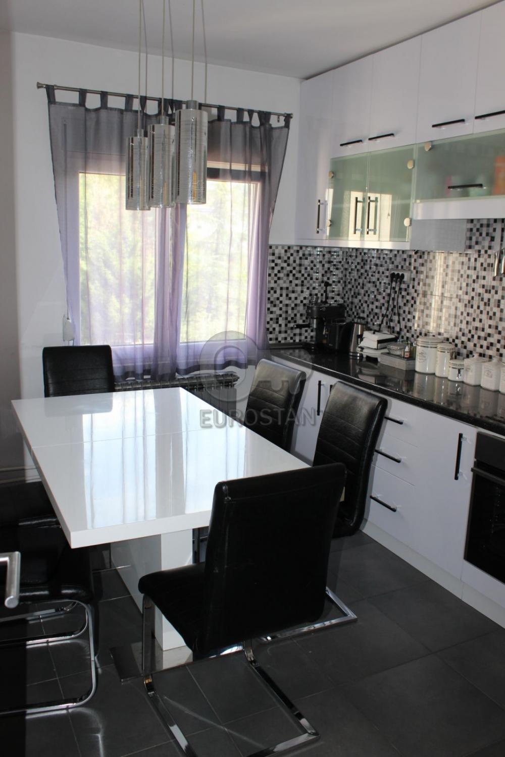 Stan na prodaju u Beogradu, Kanarevo brdo, trosoban, 63m2, cena 190000 evra