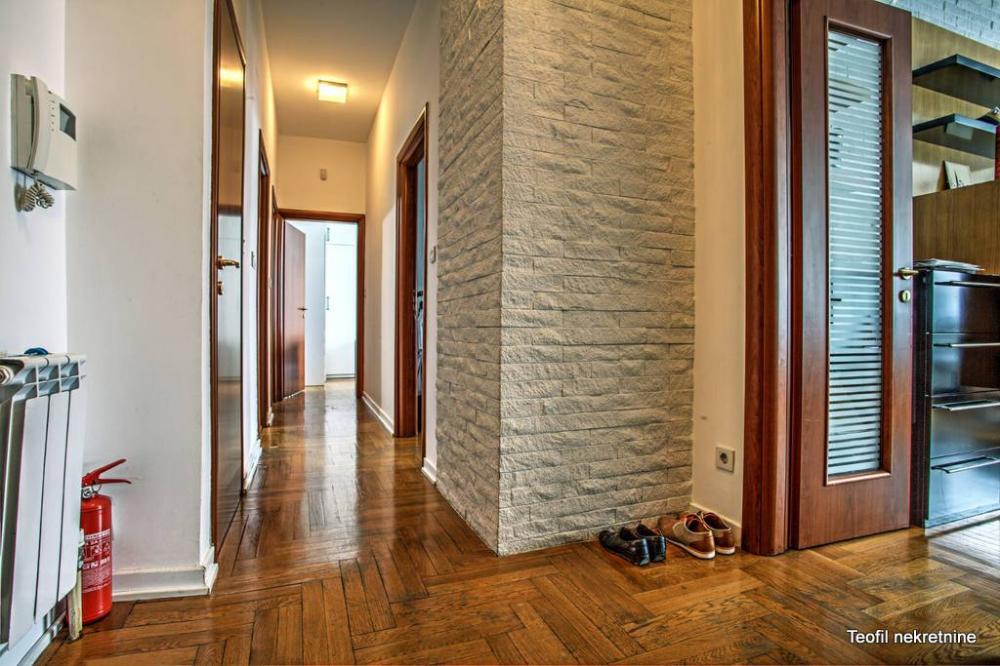 Stan na prodaju u Beogradu, Kalenić pijaca, trosoban, 102m2, cena 430000 evra