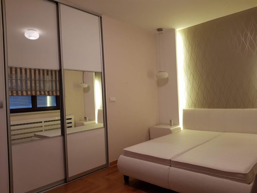 Stan na prodaju u Beogradu, Voždovac, trosoban, 75m2, cena 299000 evra