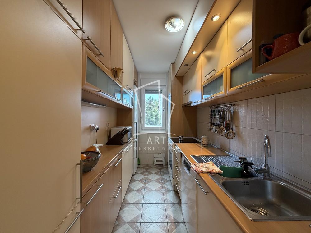 Stan na prodaju u Beogradu, Rakovica, 108m2, cena 265000 evra