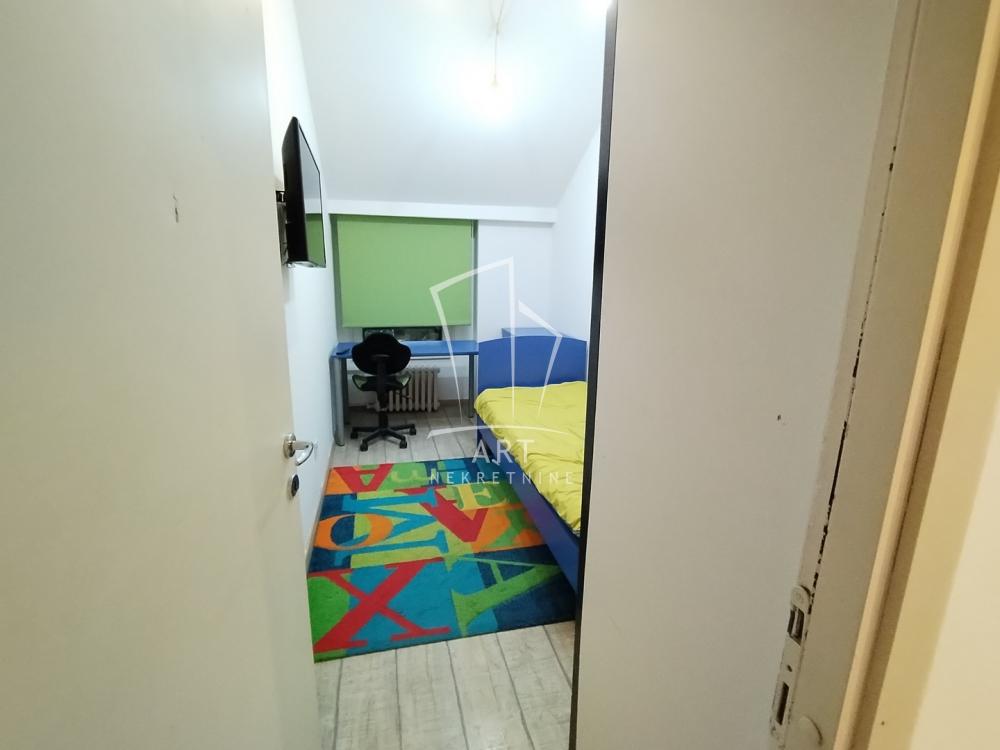 Stan na prodaju u Beogradu, Čukarica, cetvorosoban, 85m2, cena 260000 evra