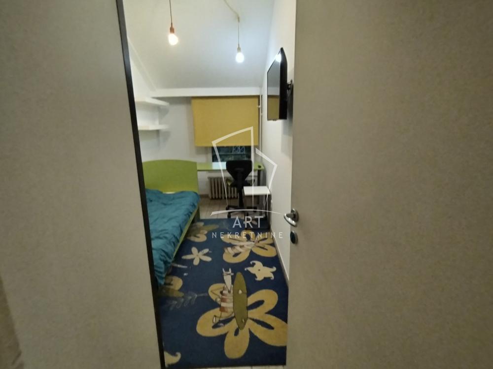 Stan na prodaju u Beogradu, Čukarica, cetvorosoban, 85m2, cena 260000 evra