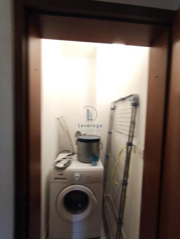 Stan na prodaju u Beogradu, Višnjička banja, dvoiposoban, 75m2, cena 205000 evra