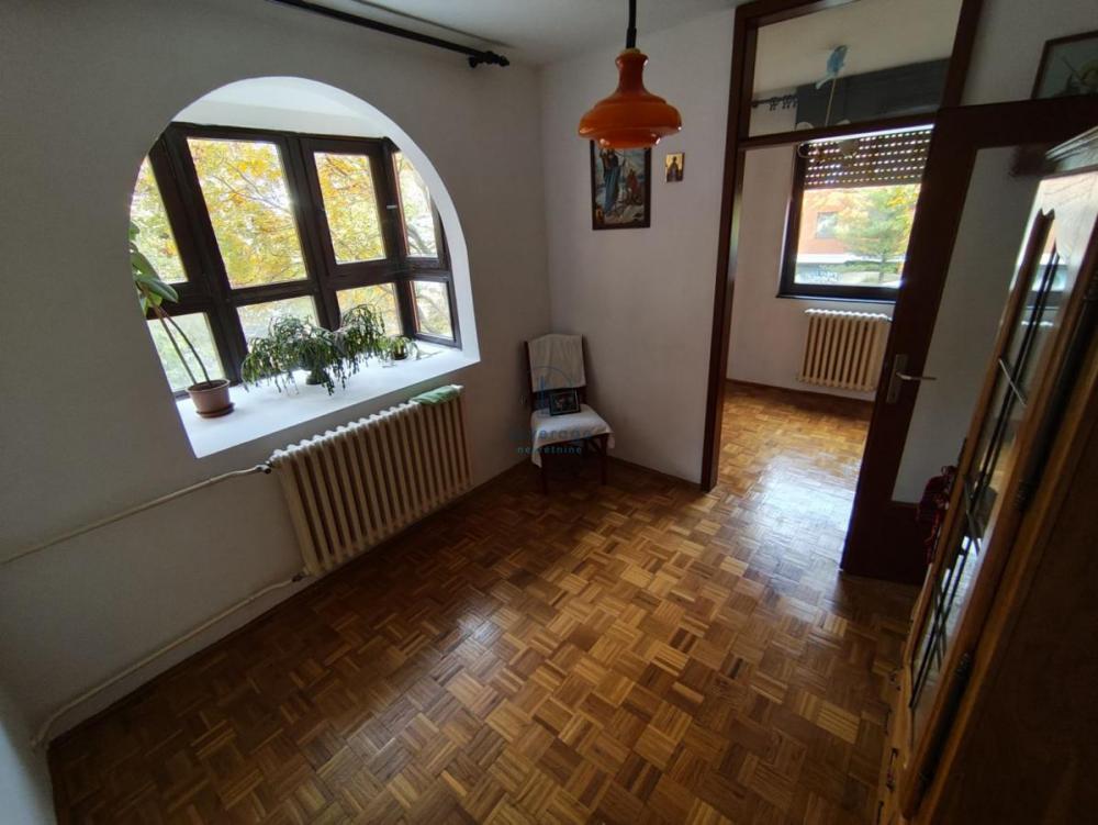 Stan na prodaju u Beogradu, Višnjička banja, dvoiposoban, 75m2, cena 205000 evra