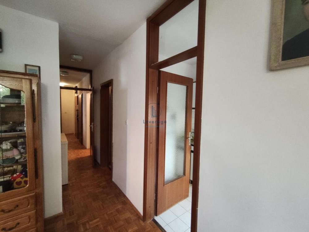 Stan na prodaju u Beogradu, Višnjička banja, dvoiposoban, 75m2, cena 205000 evra