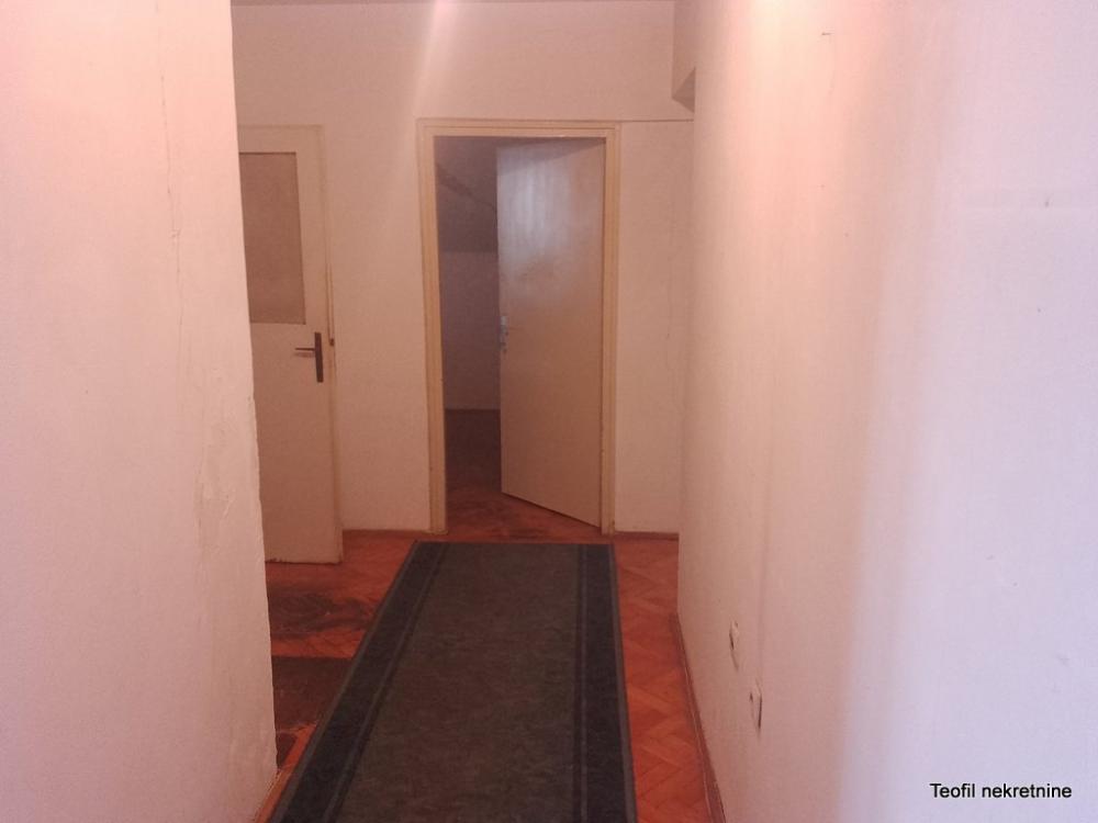 Stan na prodaju u Beogradu, Prvomajska, dvosoban, 58m2, cena 125000 evra