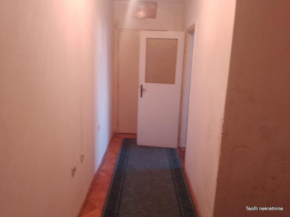 Stan na prodaju u Beogradu, Prvomajska, dvosoban, 58m2, cena 125000 evra