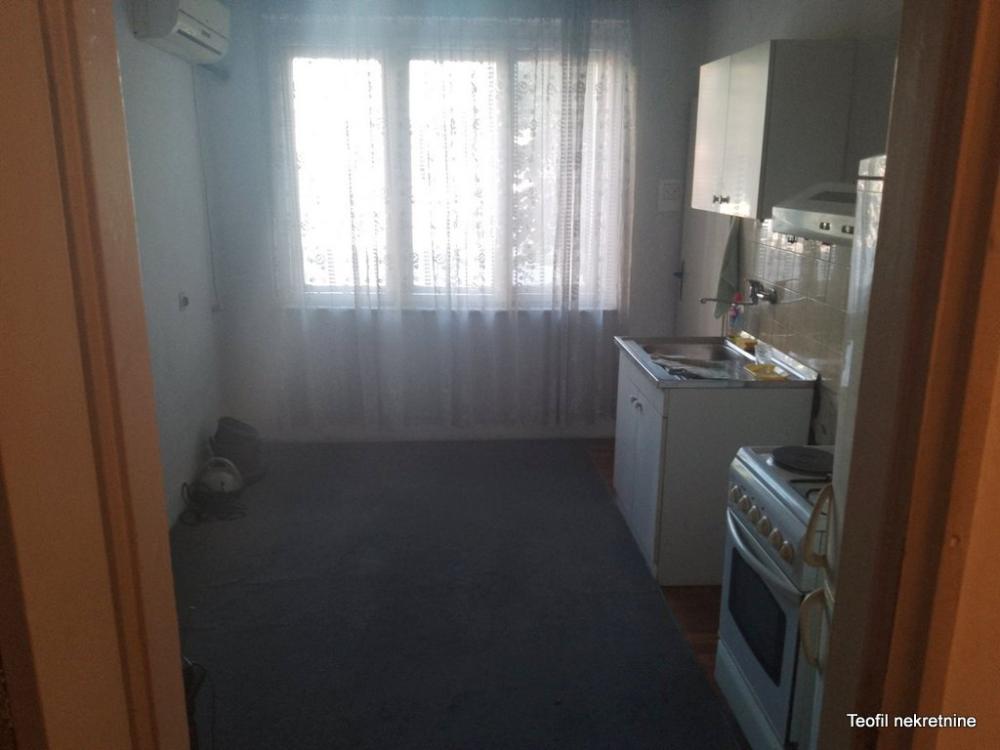 Stan na prodaju u Beogradu, Prvomajska, dvosoban, 58m2, cena 125000 evra