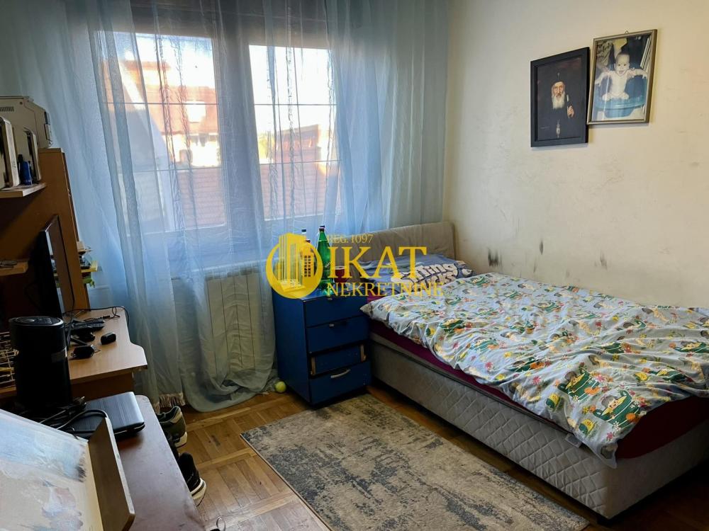 Stan na prodaju u Beogradu, Đeram pijaca, cetvorosoban, 111m2, cena 400000 evra