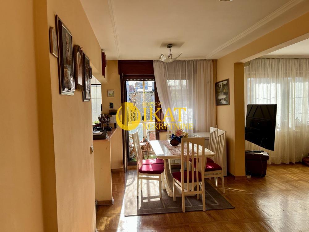 Stan na prodaju u Beogradu, Đeram pijaca, cetvorosoban, 111m2, cena 400000 evra